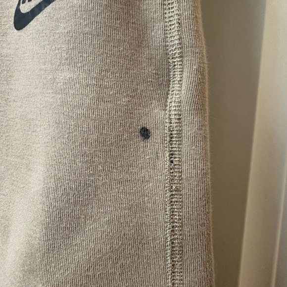 Nike Men's Beige tech gear Joggers and hoodie with Black Accents - Picture 2 of 8